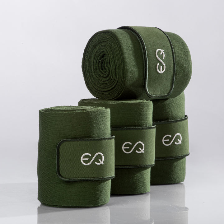 Die nachhaltigen Bandagen von equimus bestehen zu 85% aus Bio-Baumwolle und zu 15% aus recyceltem Polyester. Sie sind atmungsaktiv und strapazierfähig.