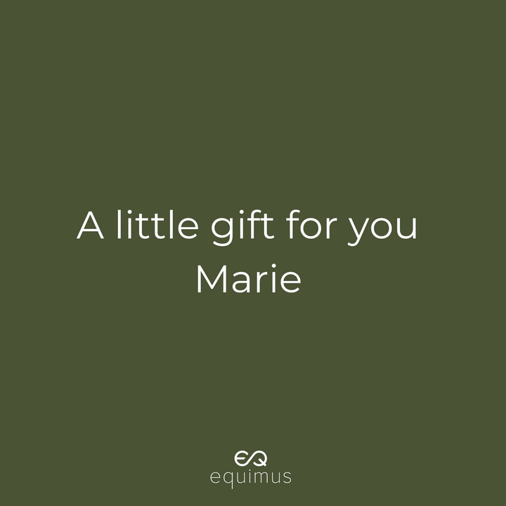 Du möchtest jemandem eine Freude machen und suchst ein passendes Geschenk? Mit unserem personalisierten equimus Gutschein hast Du immer ein tolles Geschenk, das binnen wenigen Stunden bei Dir ist. 